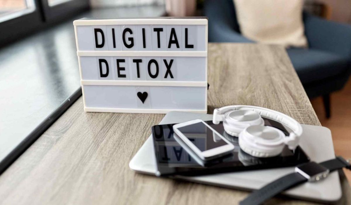 Digital Detox: The Simple Daily Habit That Restores Sleep, Sharpens Focus, and Stabilizes  Emotions